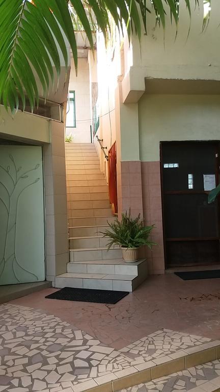 Busy Bee Apartments Kololi Exterior photo